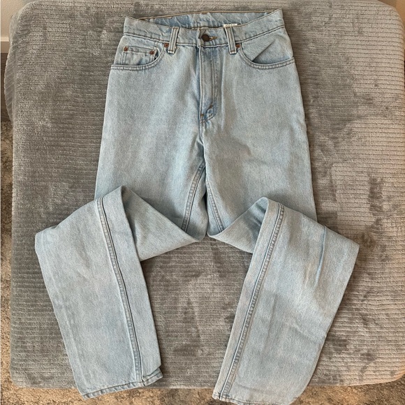 Levi's Denim - Women’s 90s Levi 505 Light Wash Jeans in size 5